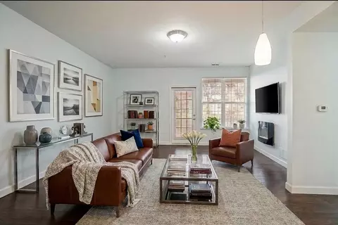 922 W Summerfield Gln, Ann Arbor, MI 48103