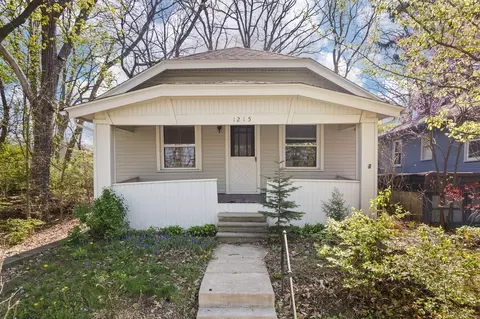 1215 Loeser, Jackson, MI 49203