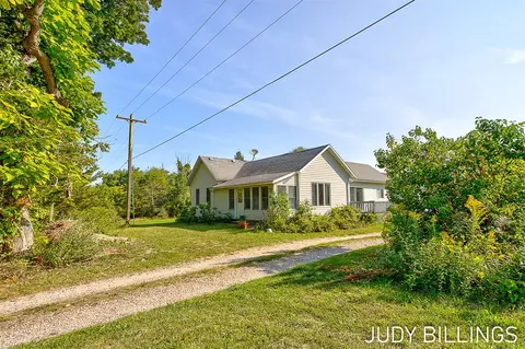 1317 68th, South Haven, MI 49090