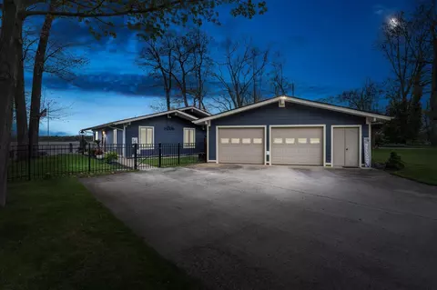 89513 Shorelane, Lawton, MI 49065