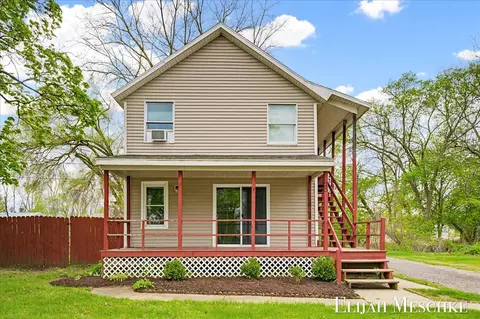 25 River, Sparta, MI 49345