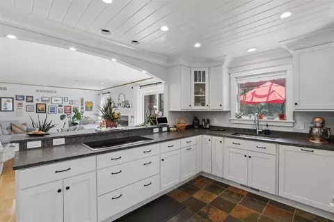 Kitchen - 3111 Smugglers, Commerce Twp, MI 48390 photo 2 of 6