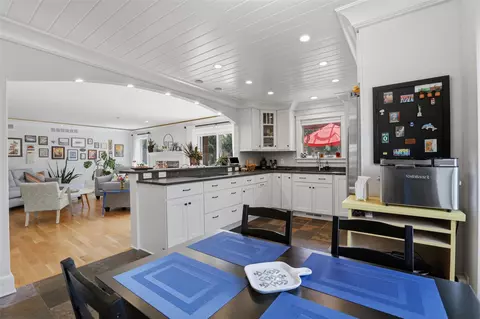 Kitchen - 3111 Smugglers, Commerce Twp, MI 48390 photo 6 of 6