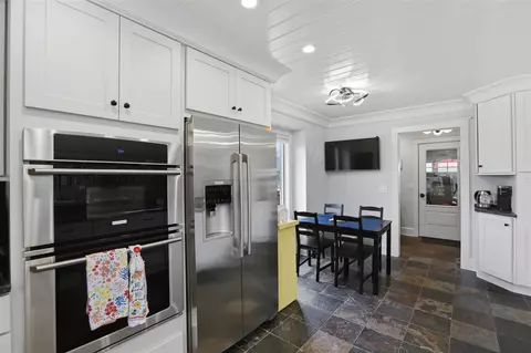 Kitchen - 3111 Smugglers, Commerce Twp, MI 48390 photo 4 of 6