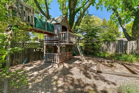 Exterior - 2139 Brown School, Saint Joseph, MI 49085 photo 7 of 8