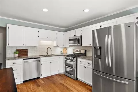 Kitchen - 2139 Brown School, Saint Joseph, MI 49085 photo 1 of 3