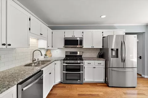 Kitchen - 2139 Brown School, Saint Joseph, MI 49085 photo 2 of 3