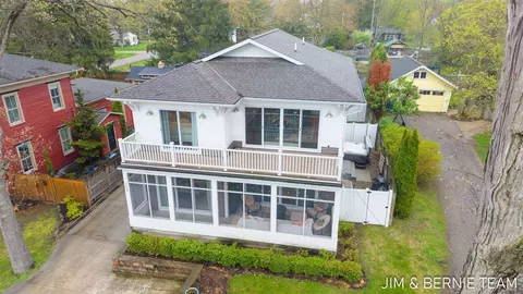 153 Elizabeth, Saugatuck, MI 49453