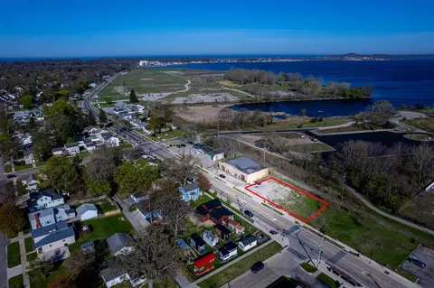 2034 Lakeshore, Muskegon, MI 49441