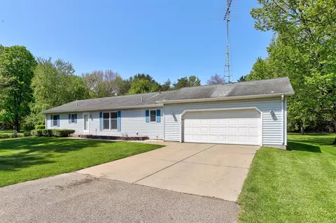 52300 County Road 687, Hartford, MI 49057