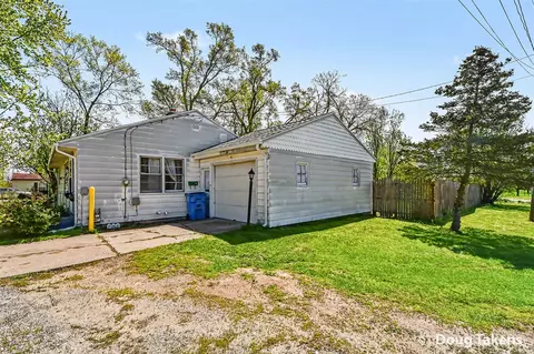 Exterior - 527 W Ellis, Belding, MI 48809 photo 1 of 4
