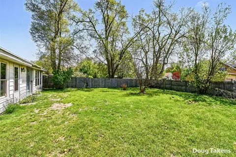 Exterior - 527 W Ellis, Belding, MI 48809 photo 3 of 4