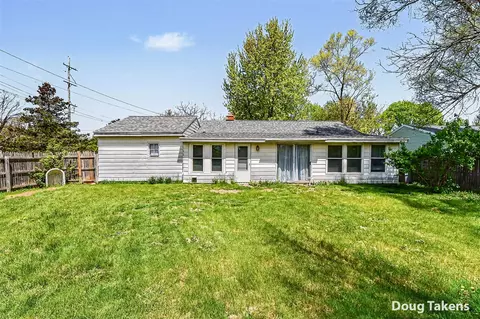 Exterior - 527 W Ellis, Belding, MI 48809 photo 2 of 4