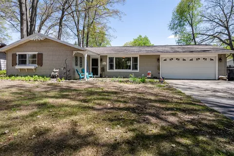 5021 Weatherford, Coloma, MI 49038