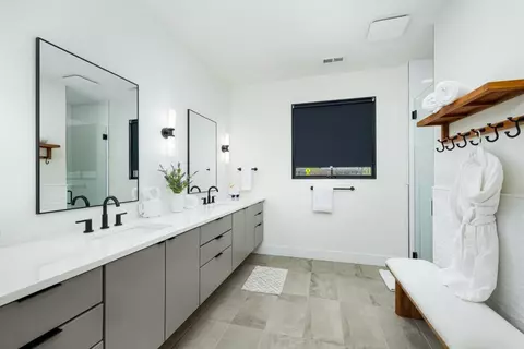 Bath - 325 E Smt #101, Ann Arbor, MI 48104 photo 1 of 5