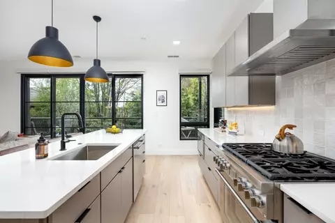 Kitchen - 325 E Smt #101, Ann Arbor, MI 48104 photo 4 of 5