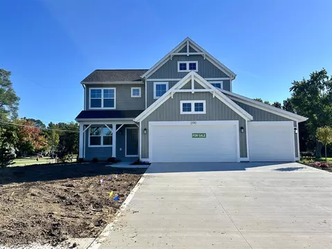 2190 Emerald Shr, Grand Rapids, MI 49525