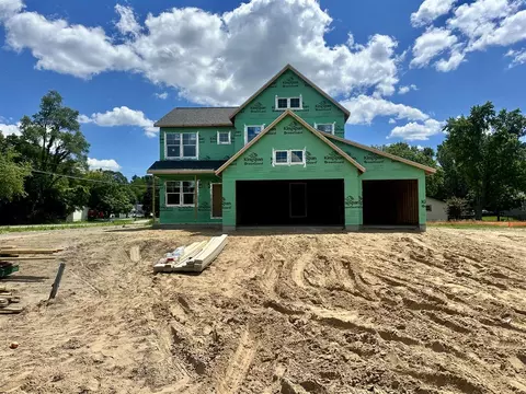 2190 Emerald Shr, Grand Rapids, MI 49525
