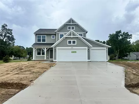 2190 Emerald Shr, Grand Rapids, MI 49525