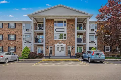 7500 Boulder Blf #9, Jenison, MI 49428