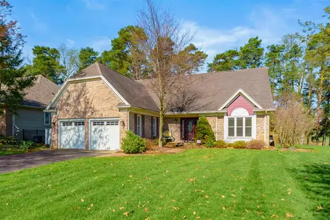 10581 Country Clb, Richland, MI 49083