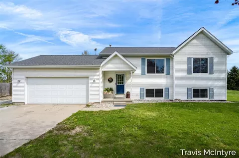 75 Cleveland, Coopersville, MI 49404