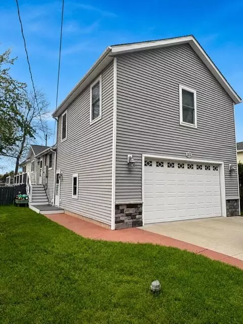 8412 Brower Lk, Rockford, MI 49341