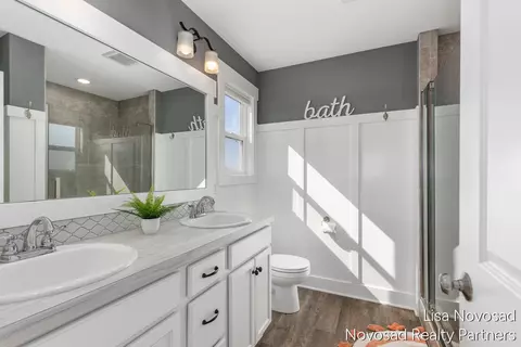 Bath - 10867 Marsh, Allendale, MI 49401 photo 2 of 5