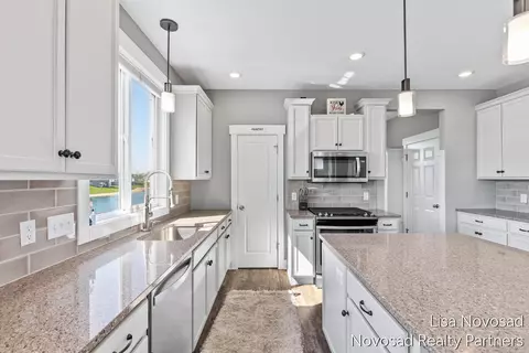 Kitchen - 10867 Marsh, Allendale, MI 49401 photo 5 of 6