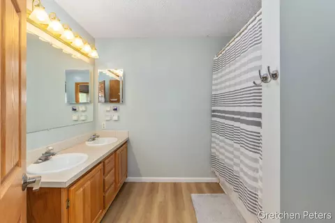 Bath - 3136 140th, Dorr, MI 49323 photo 1 of 3