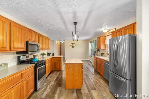 Kitchen - 3136 140th, Dorr, MI 49323 photo 3 of 4