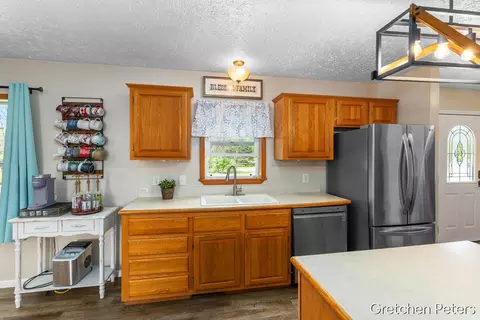Kitchen - 3136 140th, Dorr, MI 49323 photo 2 of 4