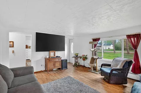 Living - 2750 Hamstead, Jackson, MI 49201 photo 2 of 4