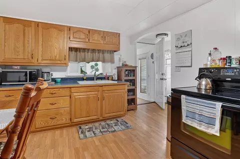 Entry Way - 2750 Hamstead, Jackson, MI 49201 photo 5 of 7