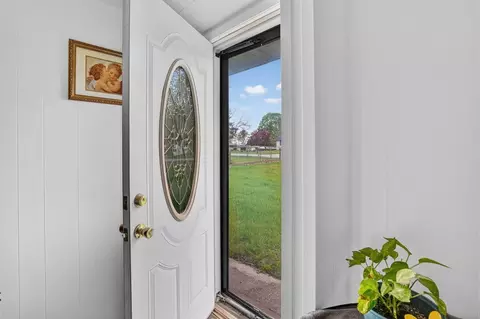Entry Way - 2750 Hamstead, Jackson, MI 49201 photo 2 of 7