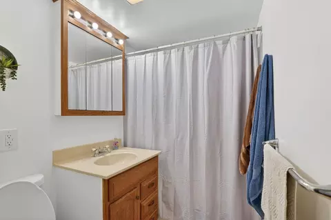 Bath - 2750 Hamstead, Jackson, MI 49201 photo 1 of 2