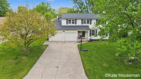1793 Pinebluff, Kentwood, MI 49508
