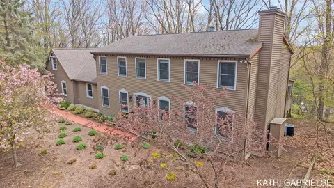 313 Stickney Rdg, Grand Haven, MI 49417