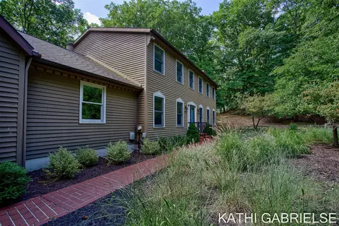 313 Stickney Rdg, Grand Haven, MI 49417