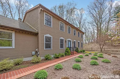 313 Stickney Rdg, Grand Haven, MI 49417