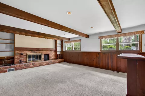 Living - 4721 Pin Oak, Jackson, MI 49201 photo 5 of 8