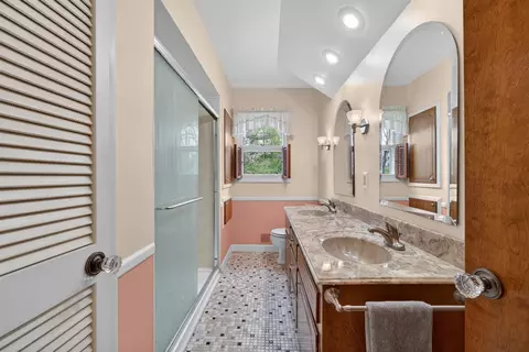Bath - 4721 Pin Oak, Jackson, MI 49201 photo 2 of 4
