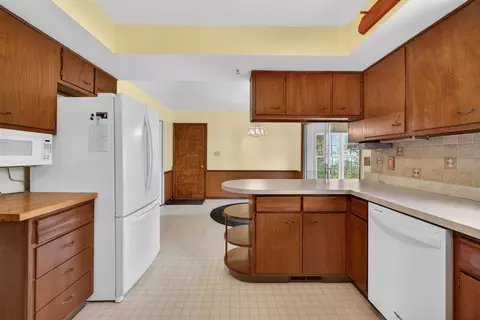 Kitchen - 4721 Pin Oak, Jackson, MI 49201 photo 6 of 7
