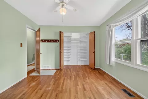 Bedroom - 4721 Pin Oak, Jackson, MI 49201 photo 2 of 6