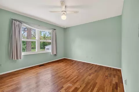 Bedroom - 4721 Pin Oak, Jackson, MI 49201 photo 1 of 6