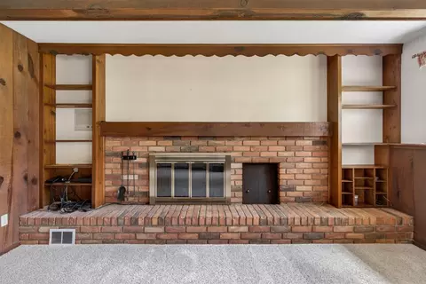 Living - 4721 Pin Oak, Jackson, MI 49201 photo 7 of 8