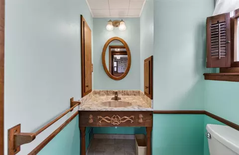 Bath - 4721 Pin Oak, Jackson, MI 49201 photo 1 of 4