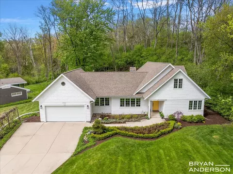 2925 Reeds Lk, East Grand Rapids, MI 49506