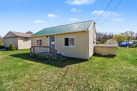 203 5th, Eastlake, MI 49626
