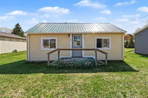 203 5th, Eastlake, MI 49626